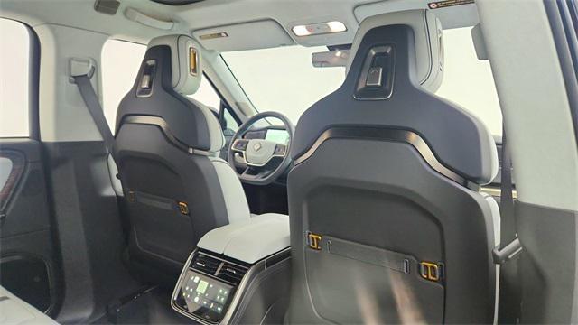 Photo of 2025 Midnight Rivian R1S