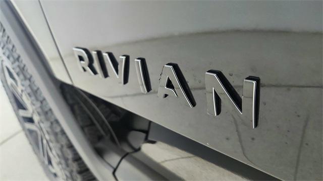 Photo of 2025 Midnight Rivian R1S