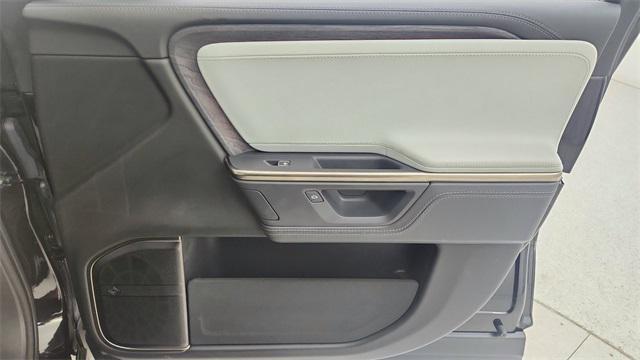 Photo of 2025 Midnight Rivian R1S