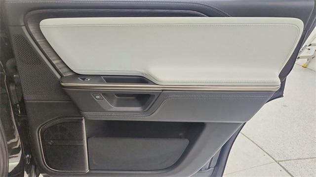 Photo of 2025 Midnight Rivian R1S