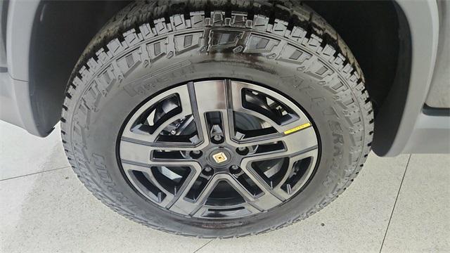 Photo of 2025 Midnight Rivian R1S