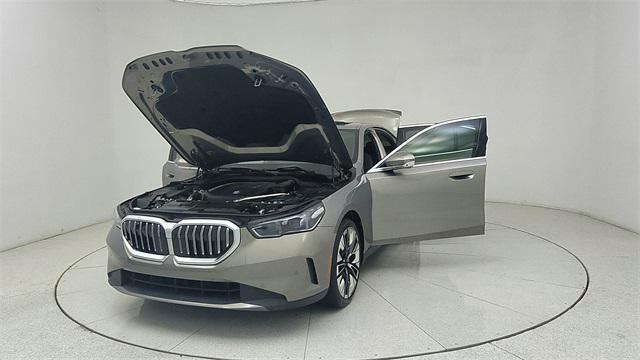 Photo of 2024 Gray BMW 540