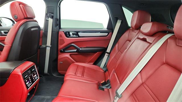 Photo of 2022 Moonlight Blue Metallic Porsche Cayenne