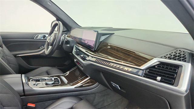 Photo of 2024 Skyscraper Grey Metallic BMW X7