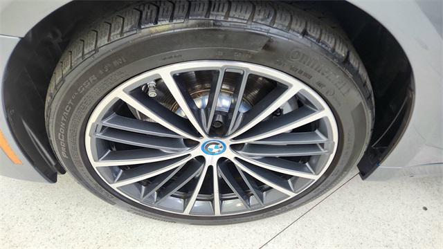 Photo of 2023 Skyscraper Gray Metallic BMW 530e