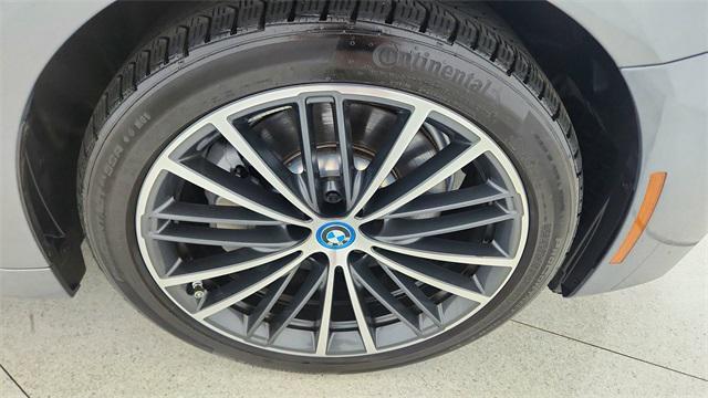 Photo of 2023 Skyscraper Gray Metallic BMW 530e