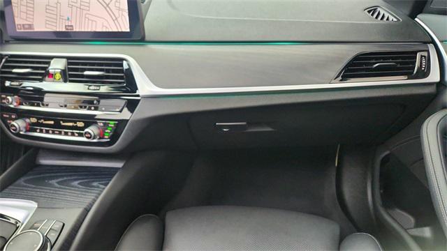 Photo of 2023 Skyscraper Gray Metallic BMW 530e