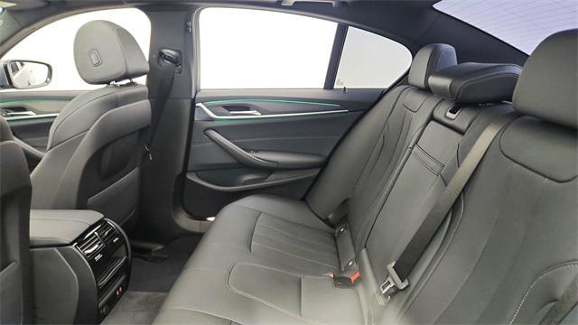 Photo of 2023 Skyscraper Gray Metallic BMW 530e