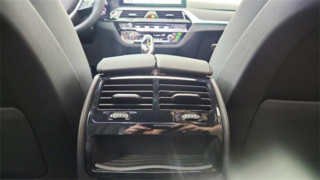 Photo of 2023 Skyscraper Gray Metallic BMW 530e