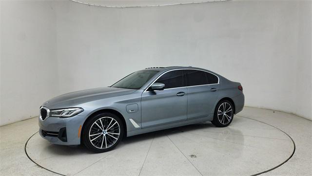 Photo of 2023 Skyscraper Gray Metallic BMW 530e
