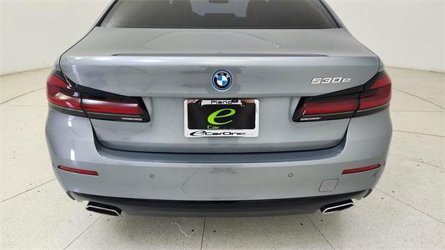 Photo of 2023 Skyscraper Gray Metallic BMW 530e