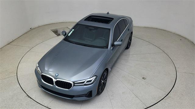 Photo of 2023 Skyscraper Gray Metallic BMW 530e