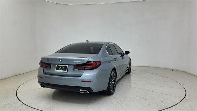 Photo of 2023 Skyscraper Gray Metallic BMW 530e