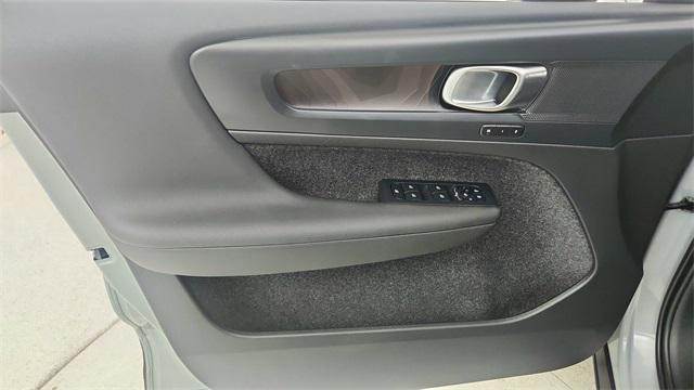 Photo of 2024 Gray Volvo XC40 Recharge Pure Electric