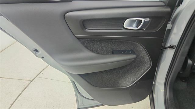 Photo of 2024 Gray Volvo XC40 Recharge Pure Electric