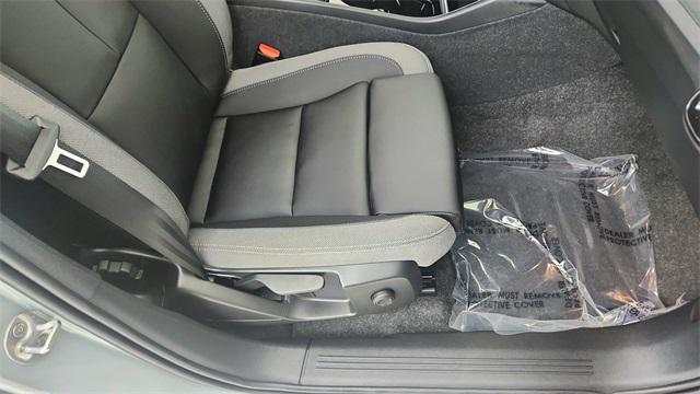 Photo of 2024 Gray Volvo XC40 Recharge Pure Electric