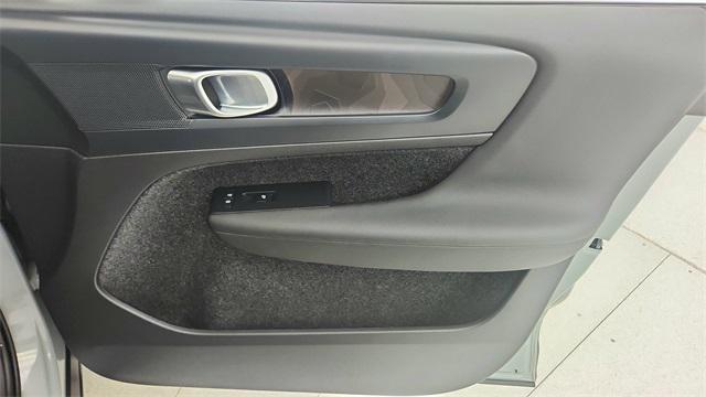 Photo of 2024 Gray Volvo XC40 Recharge Pure Electric
