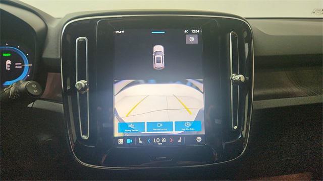 Photo of 2024 Gray Volvo XC40 Recharge Pure Electric