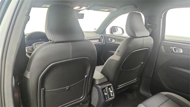 Photo of 2024 Gray Volvo XC40 Recharge Pure Electric