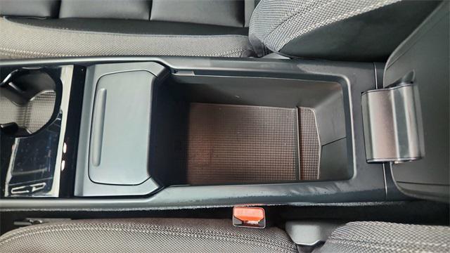 Photo of 2024 Gray Volvo XC40 Recharge Pure Electric