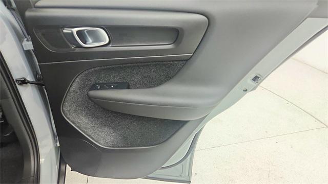 Photo of 2024 Gray Volvo XC40 Recharge Pure Electric