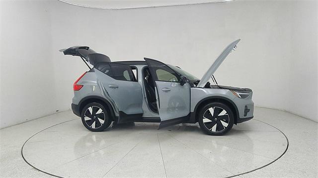Photo of 2024 Gray Volvo XC40 Recharge Pure Electric