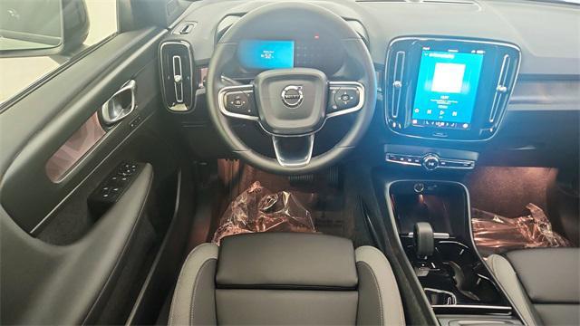 Photo of 2024 Gray Volvo XC40 Recharge Pure Electric