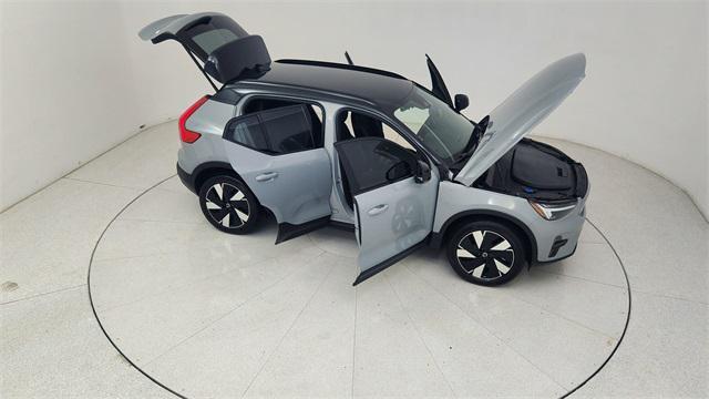 Photo of 2024 Gray Volvo XC40 Recharge Pure Electric