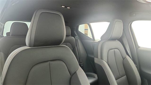 Photo of 2024 Gray Volvo XC40 Recharge Pure Electric
