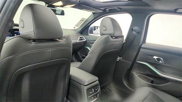 Photo of 2025 Blue BMW 330