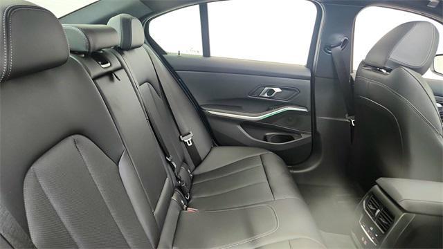 Photo of 2025 Blue BMW 330