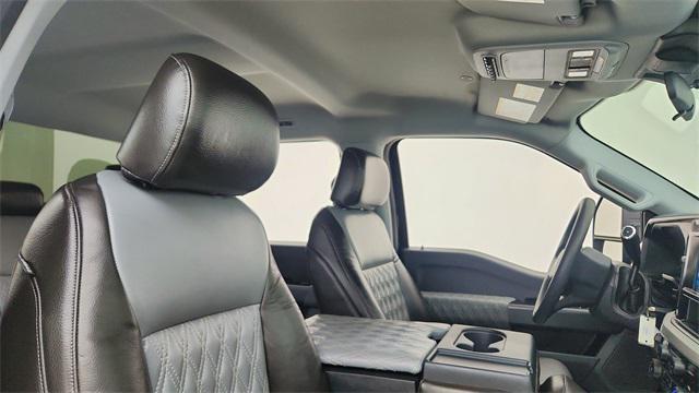 Photo of 2024 Agate Black Metallic Ford F-250
