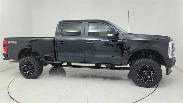 Photo of 2024 Agate Black Metallic Ford F-250