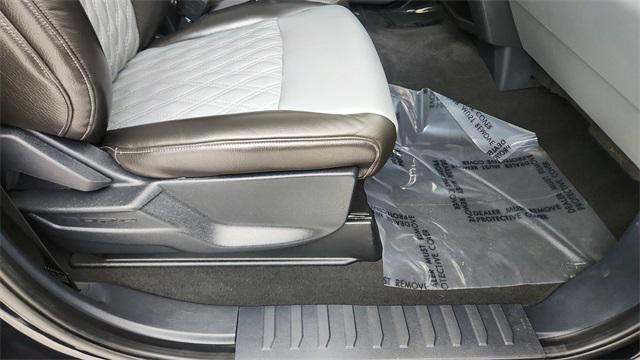 Photo of 2024 Agate Black Metallic Ford F-250
