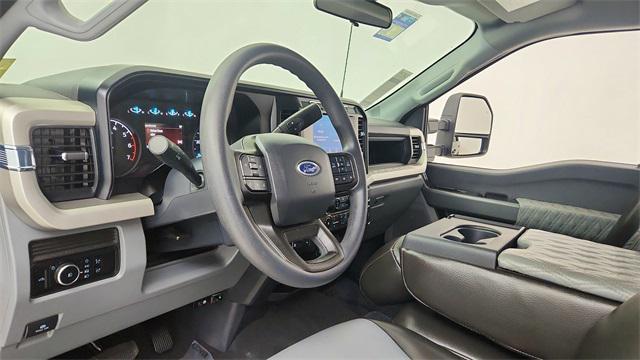Photo of 2024 Agate Black Metallic Ford F-250