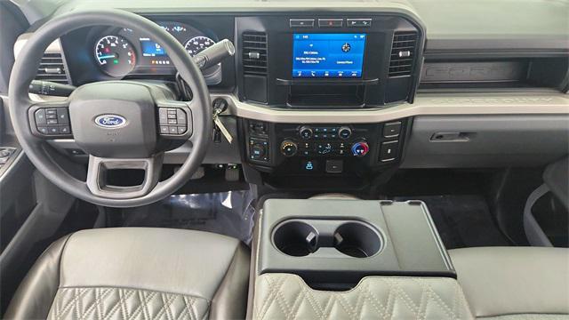 Photo of 2024 Agate Black Metallic Ford F-250