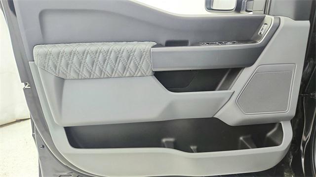Photo of 2024 Agate Black Metallic Ford F-250