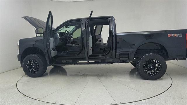 Photo of 2024 Agate Black Metallic Ford F-250