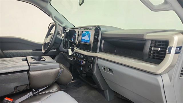 Photo of 2024 Agate Black Metallic Ford F-250