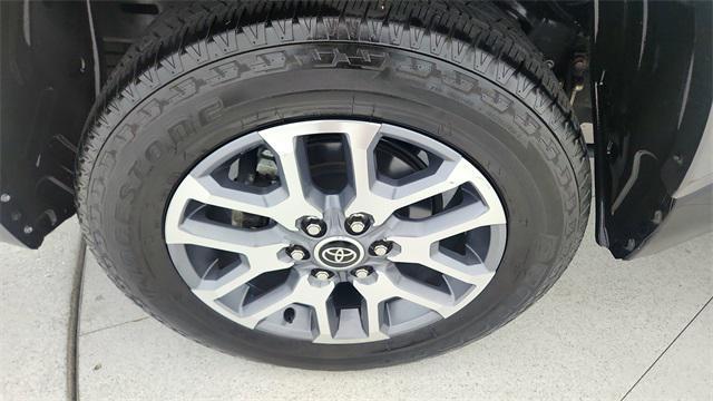 Photo of 2022 Midnight Black Metallic Toyota Tundra
