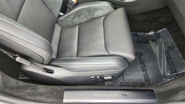 Photo of 2025 Solid Black Tesla Model S