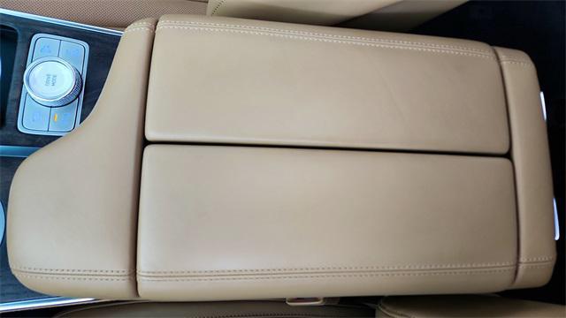 Photo of 2024 Matterhorn White Genesis GV80