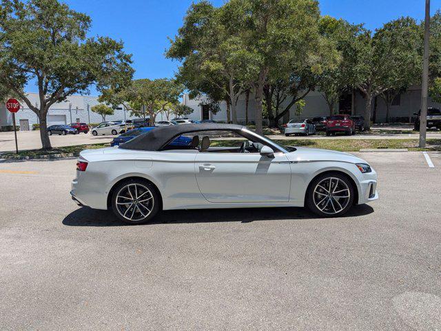 Photo of 2024 Glacier White Metall Audi A5