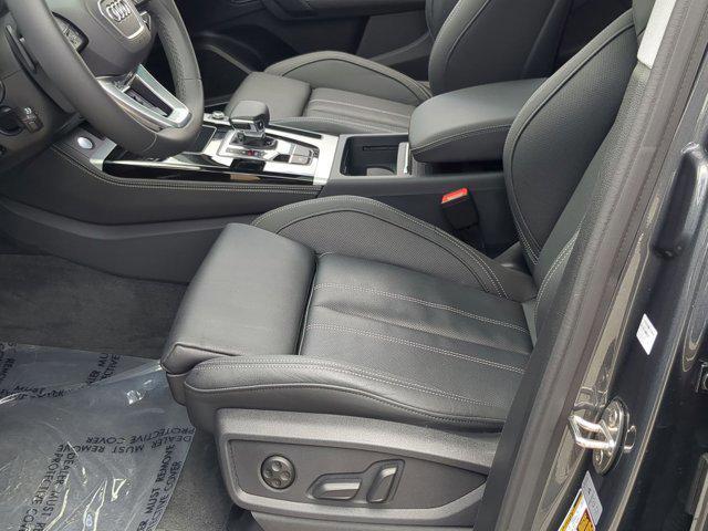 Photo of 2024 Daytona Gray Pearl Effect Audi Q5