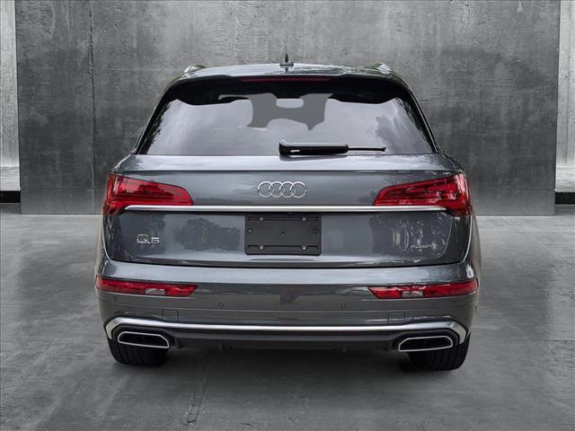 Photo of 2024 Daytona Gray Pearl Effect Audi Q5