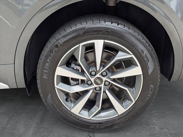 Photo of 2024 Daytona Gray Pearl Effect Audi Q5