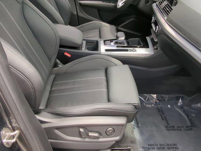 Photo of 2024 Daytona Gray Pearl Effect Audi Q5