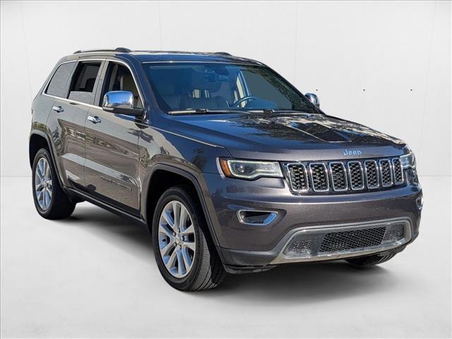 Photo of 2017 Granite Crystal Metallic Clearcoat Jeep Grand Cherokee