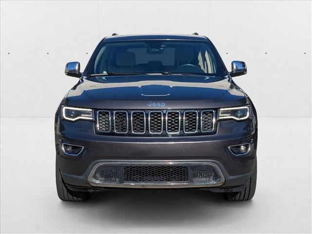 Photo of 2017 Granite Crystal Metallic Clearcoat Jeep Grand Cherokee