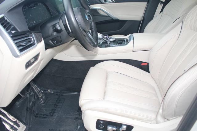 Photo of 2021 Mineral White Metallic BMW X6